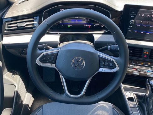 Certified 2025 Volkswagen Jetta SE FWD image 6