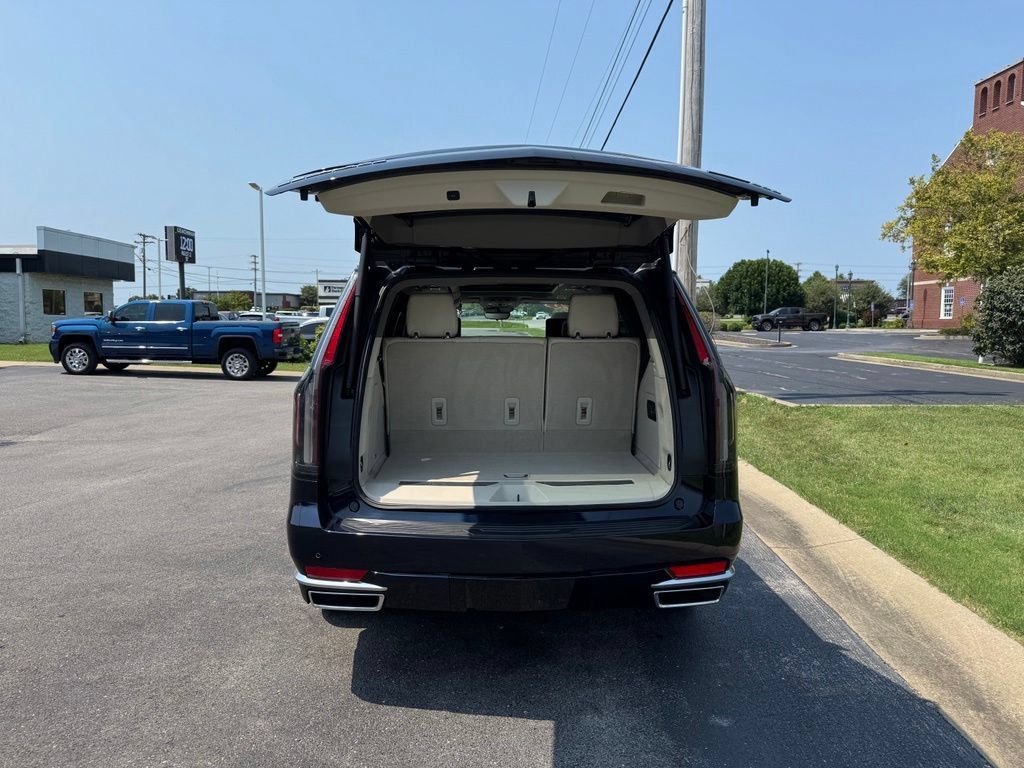 Certified 2023 Cadillac Escalade Premium Luxury Platinum w/ Heavy-Duty Trailer Package AWD/4WD image 29