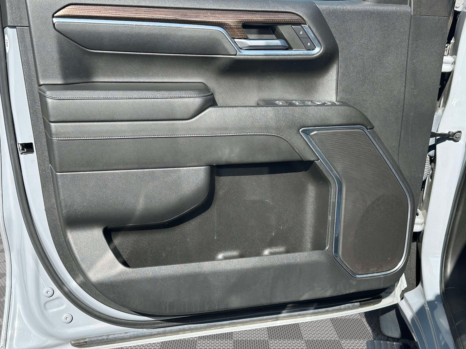 Used 2024 Chevrolet Silverado 1500 LT AWD/4WD image 18
