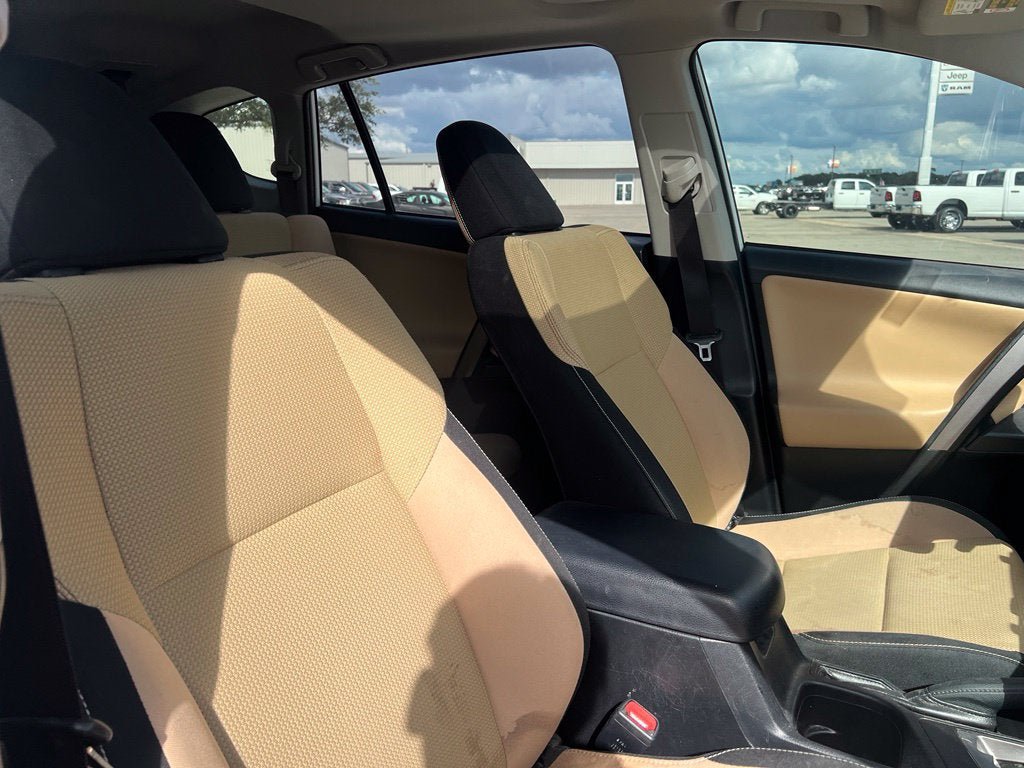 Used 2017 Toyota RAV4 XLE FWD image 25