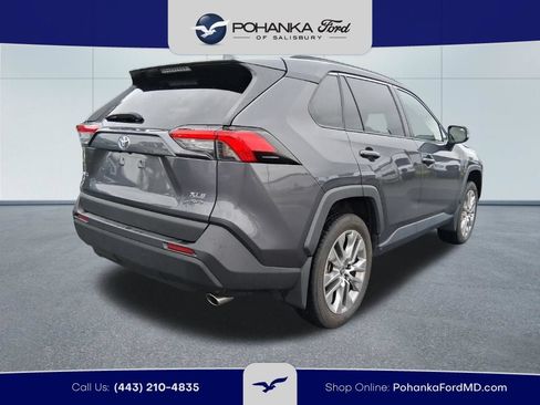 Used 2022 Toyota RAV4 XLE Premium AWD/4WD image 5