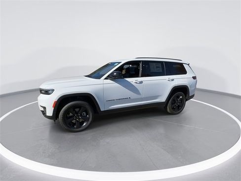 New 2025 Jeep Grand Cherokee L Altitude image 4
