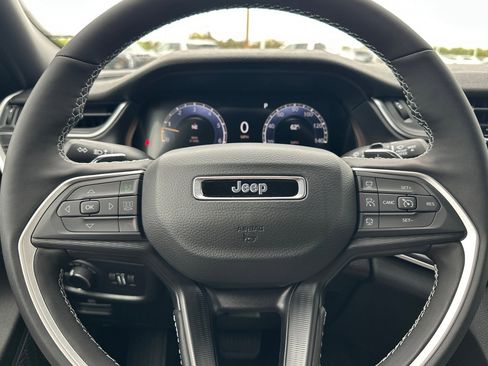 New 2025 Jeep Grand Cherokee Altitude image 23