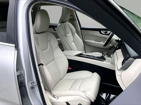Used 2019 Volvo XC60 T5 Inscription AWD/4WD image 9