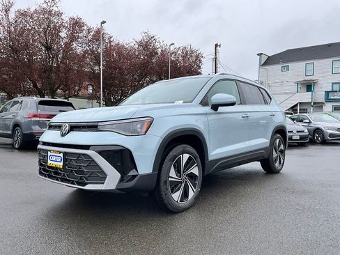 New 2026 Volkswagen Taos SE image 4