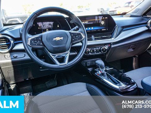 Used 2025 Chevrolet Trax LT w/ LT Convenience Package image 27