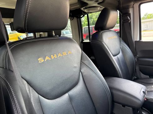 Used 2013 Jeep Wrangler Unlimited Sahara w/ Connectivity Group AWD/4WD image 39