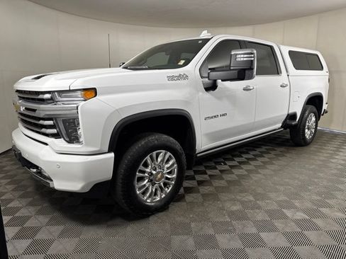 Used 2023 Chevrolet Silverado 2500 High Country w/ Technology Package AWD/4WD image 8