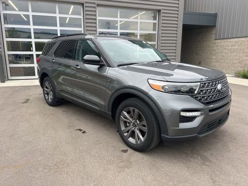 Used 2023 Ford Explorer XLT w/ Equipment Group 202A AWD/4WD image 3