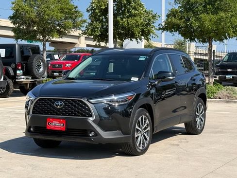 Used 2025 Toyota Corolla Cross XLE FWD image 10