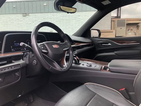 Used 2023 Cadillac Escalade Premium Luxury w/ LPO, Floor Liner Package AWD/4WD image 6