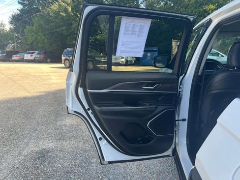 Used 2022 Jeep Grand Cherokee Limited image 29