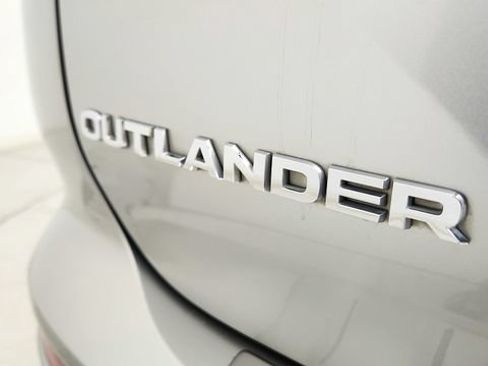 Used 2022 Mitsubishi Outlander SE AWD/4WD image 32