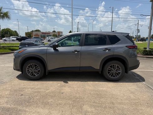Used 2024 Nissan Rogue S FWD image 2