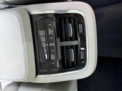 Used 2016 Volvo XC90 T6 Momentum w/ Momentum Plus Package image 29