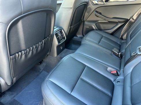 New 2026 Porsche Macan image 13