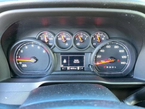 Used 2025 Chevrolet Silverado 2500 Custom w/ Custom Value Package image 18