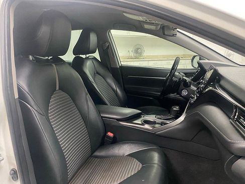 Used 2021 Toyota Camry SE image 15