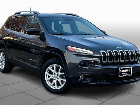 Used 2017 Jeep Cherokee Latitude w/ Safety/Convenience Group image 2