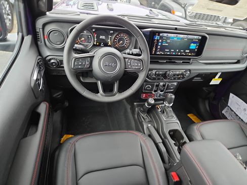 New 2026 Jeep Wrangler Unlimited Rubicon w/ Xtreme 35 Tire Package image 7