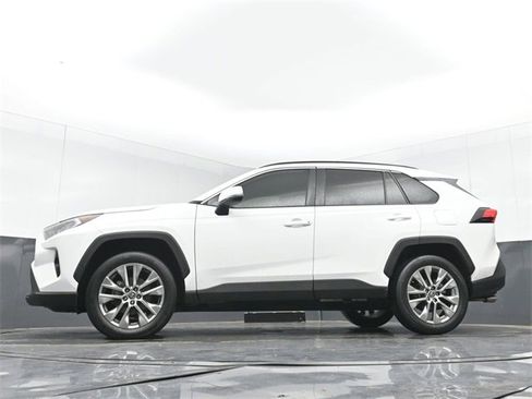 Used 2020 Toyota RAV4 XLE Premium image 45