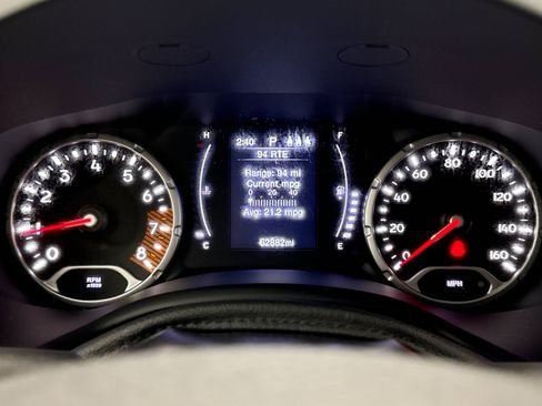Used 2019 Jeep Renegade Latitude w/ Cold Weather Group AWD/4WD image 21