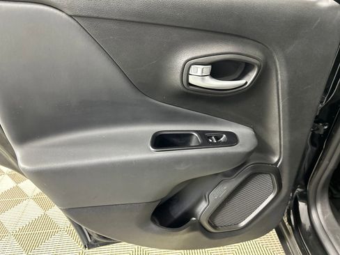 Used 2023 Jeep Renegade Latitude image 16