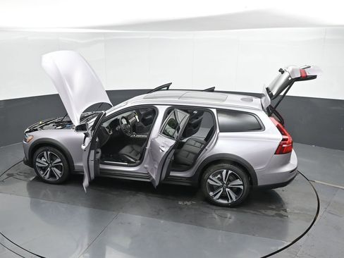 New 2026 Volvo V60 B5 Cross Country Plus w/ Climate Package AWD/4WD image 49