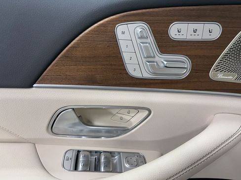 Used 2025 Mercedes-Benz GLS 450 4MATIC image 6