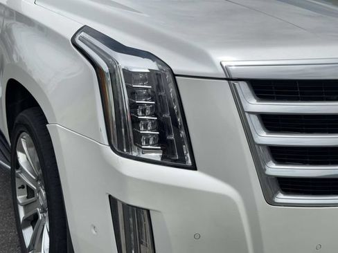 Used 2020 Cadillac Escalade Luxury AWD/4WD image 5