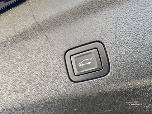 Used 2021 Chevrolet Tahoe Z71 w/ Rear Media and Nav Package image 38