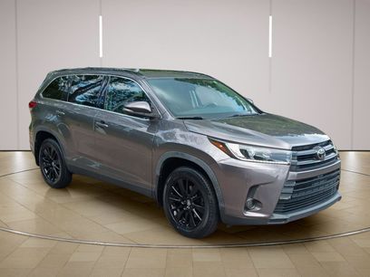 Used 2019 Toyota Highlander SE