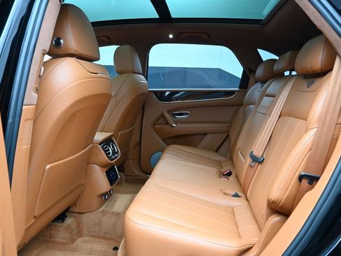 Used 2019 Bentley Bentayga AWD/4WD image 21