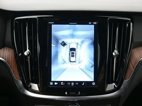 Used 2025 Volvo V60 B5 Cross Country Plus image 20