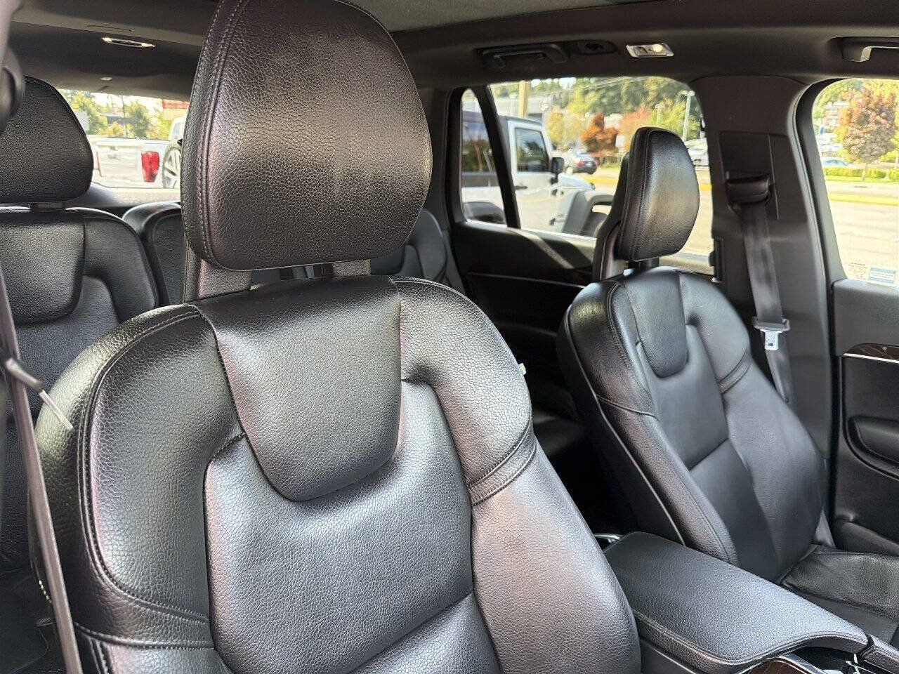Used 2017 Volvo XC90 T6 Momentum w/ Vision Package AWD/4WD image 17