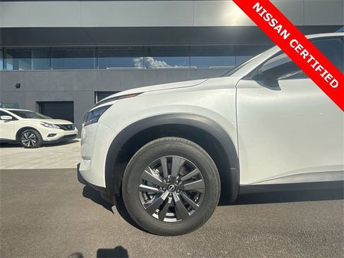 Certified 2025 Nissan Pathfinder SV image 10