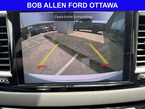 Used 2023 Chrysler Pacifica Touring-L FWD image 13