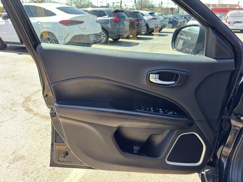 Used 2019 Jeep Compass Limited AWD/4WD image 18