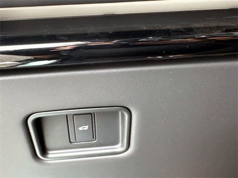 New 2025 Land Rover Range Rover Long Wheelbase SE image 27