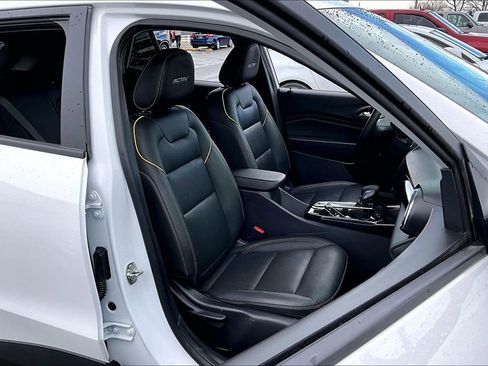 Used 2025 Chevrolet Trax ACTIV FWD image 27