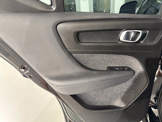 Used 2022 Volvo XC40 T5 Momentum AWD/4WD image 18