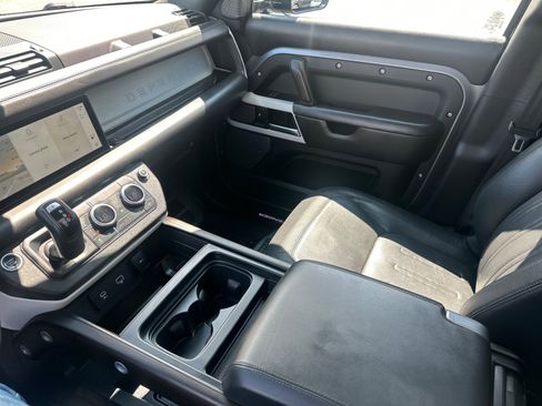 Used 2021 Land Rover Defender 110 X-Dynamic HSE AWD/4WD image 32