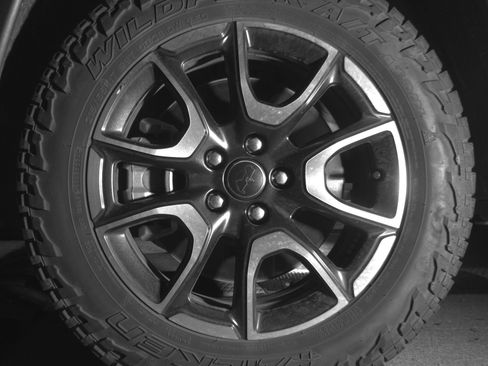 Used 2025 Jeep Compass Trailhawk image 12