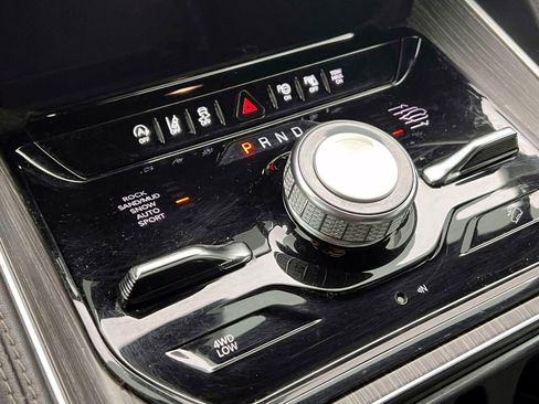 Used 2023 Jeep Wagoneer Series III w/ Convenience Group I image 28