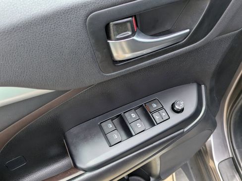 Used 2019 Toyota Highlander XLE FWD image 10