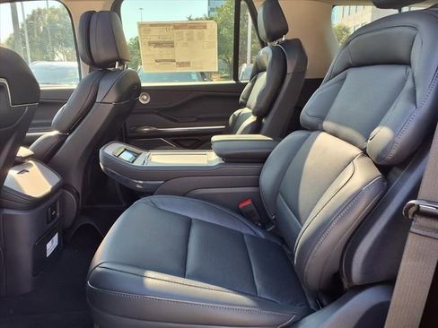 New 2025 Lincoln Navigator Reserve image 9