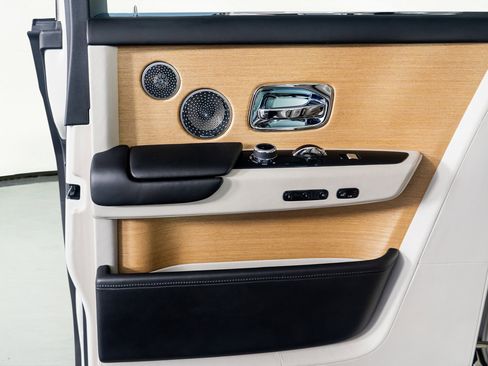 Used 2019 Rolls-Royce Phantom Sedan image 33