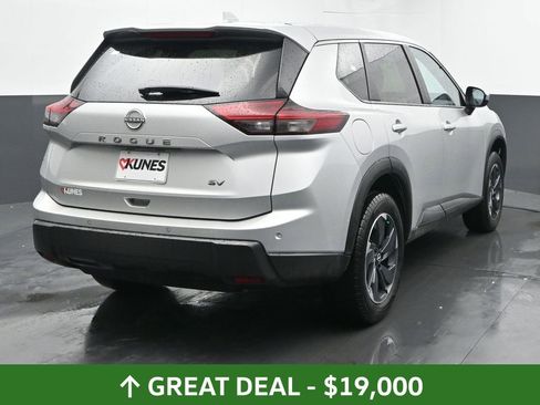 Used 2024 Nissan Rogue SV image 11
