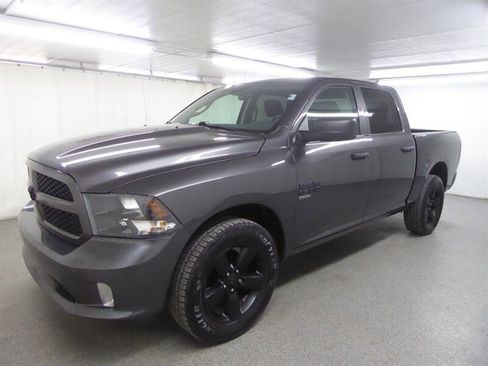 Used 2019 RAM 1500 Express w/ Express Value Package AWD/4WD image 3