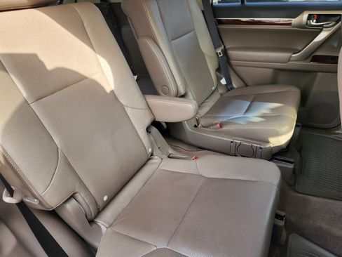 Used 2019 Lexus GX 460 image 17